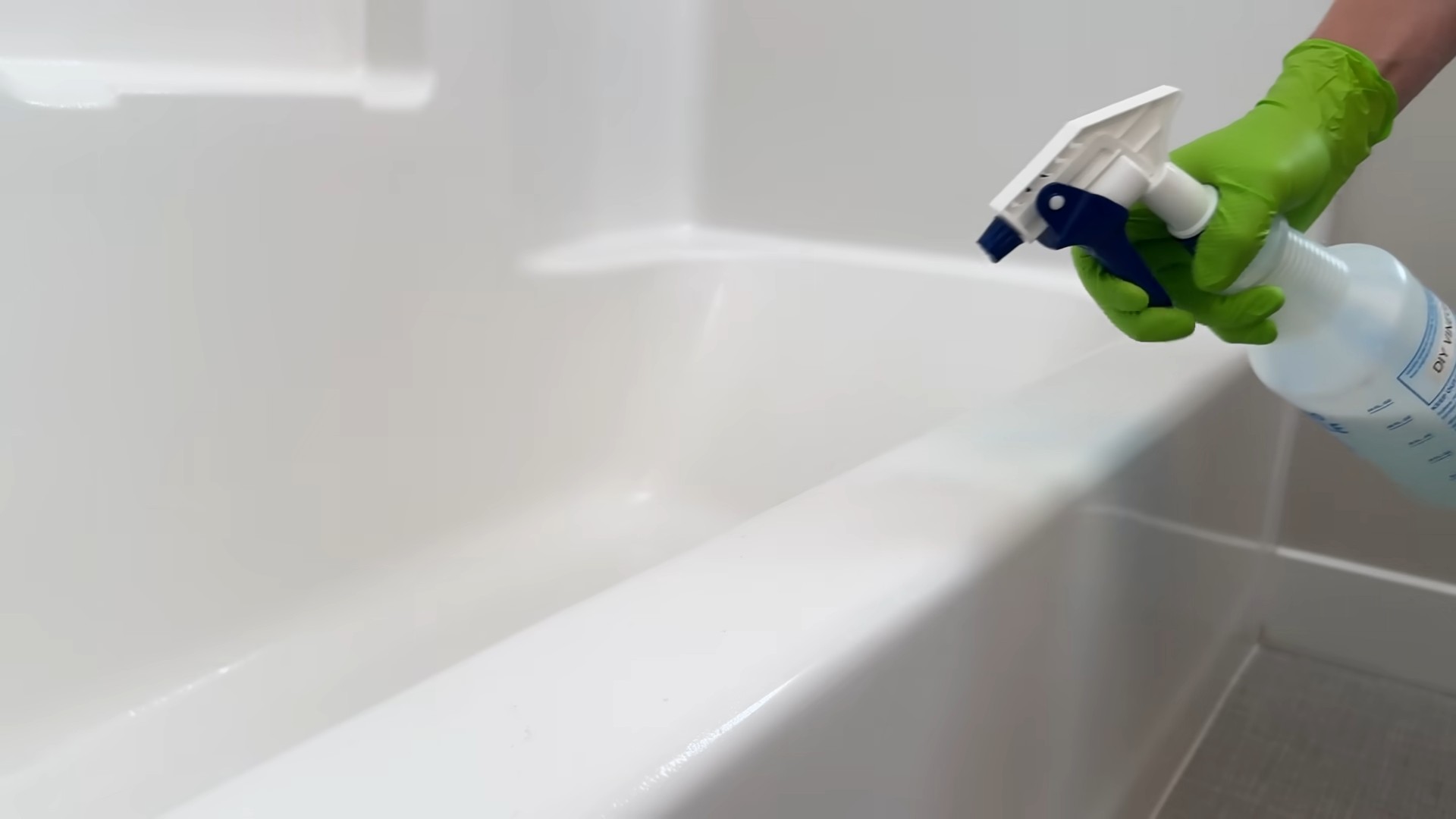 Dusche und Badewanne einfach reinigen